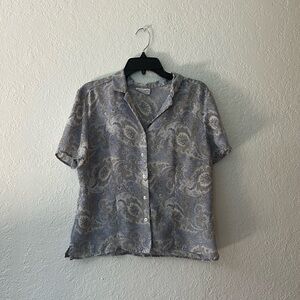 Jaclyn Smith button down shirt